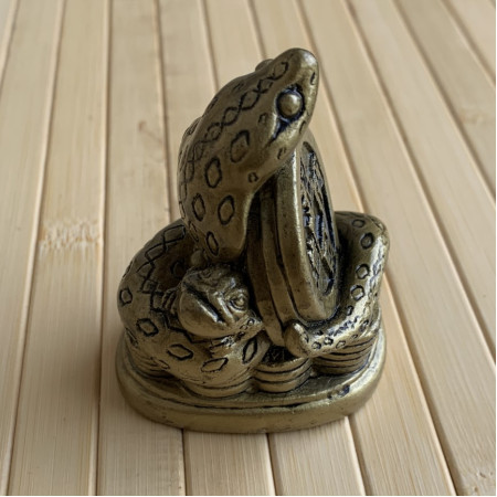 Чайная фигурка змея на монетах с жабой